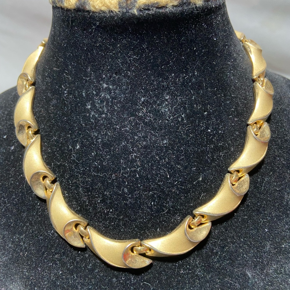 Vintage Crown Trifari Brushed and Smooth Gold Choker